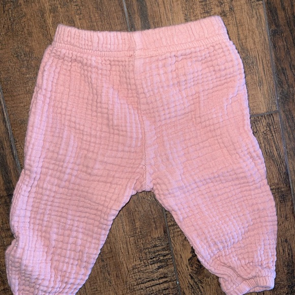Adorable Baby girl pink pants like new - Picture 2 of 3